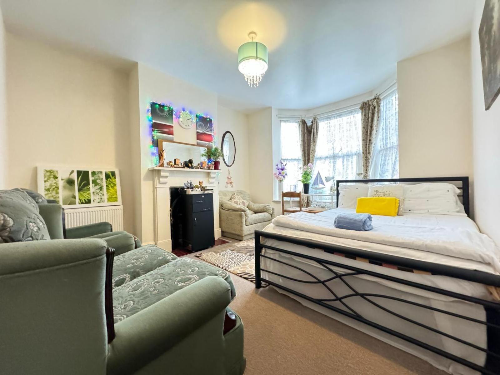Big Private Room In Town Centre Eastleigh Exterior photo